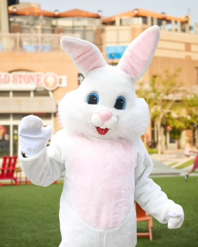 Hop to it! 🐰 Easter Bunny photos are this Saturday, April 19 from 11AM–1PM — get a free print + digital copy! Enjoy cuddles with real bunnies, a Peter Rabbit movie + plushy giveaway, planting fun, and an inflatable just for kids 8 & under.
Swipe to see who’s open on Easter!💐 

‼️Heads up! The event will be happening rain or shine! In case of rain, look for the activities in the covered space next to The Lawn under @daveandbusterskansascity bridge. Use the covered parking garage off of Village Parkway for easy and dry entry.