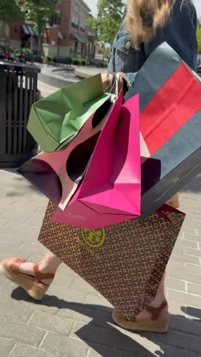 Here’s a glimpse into your future—because the Memorial Day weekend sales are that good.🛍️

#sales #shop #memorialdaysale #shopping #local #kc #kansascity #legendsoutlets