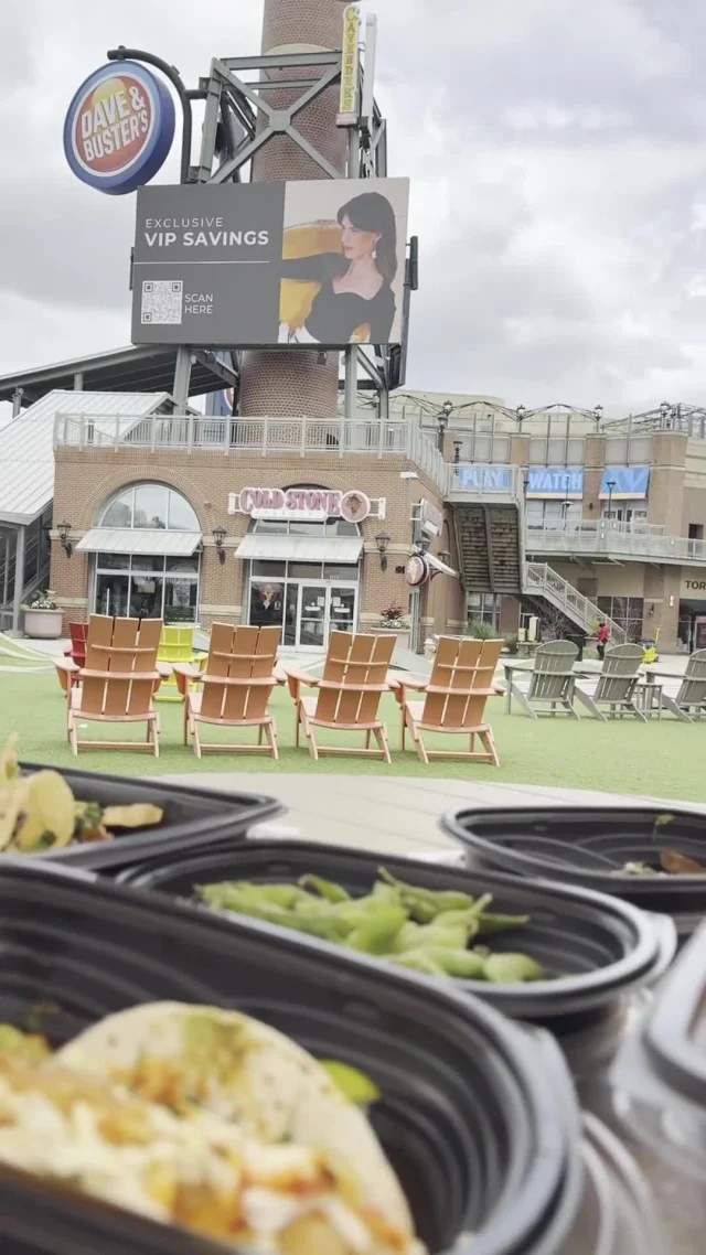 Sun’s out, forks up! ☀️ Grab carryout from @yardhouse and enjoy lunch on the lawn—picnic blanket optional, good vibes guaranteed. 🧺🍴